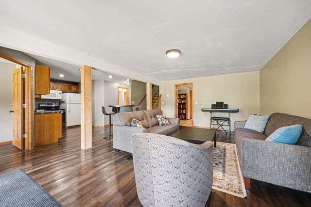 2430 Larpenteur Avenue E, Maplewood, MN 55109