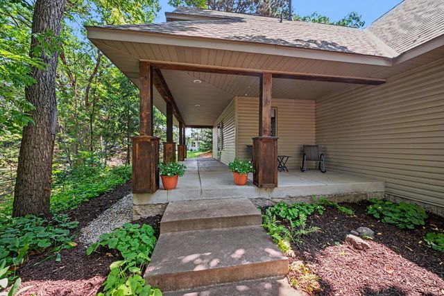 2430 Larpenteur Avenue E, Maplewood, MN 55109