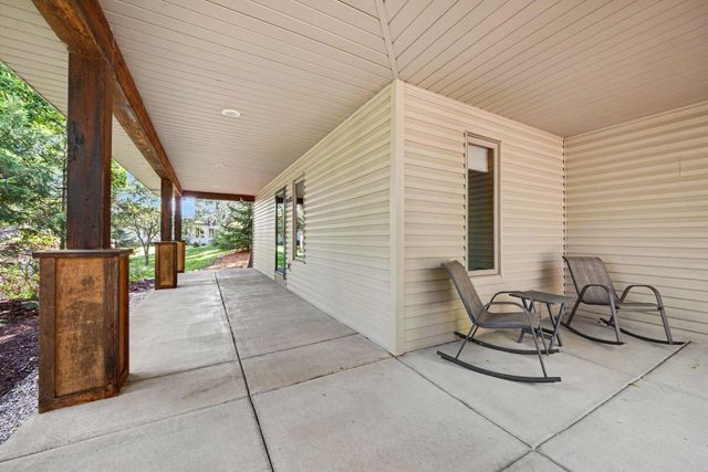 2430 Larpenteur Avenue E, Maplewood, MN 55109