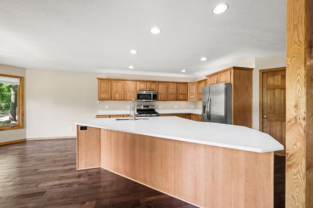 2430 Larpenteur Avenue E, Maplewood, MN 55109