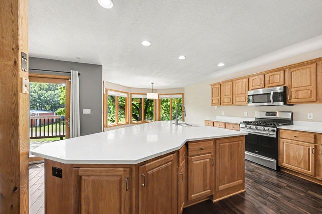 2430 Larpenteur Avenue E, Maplewood, MN 55109