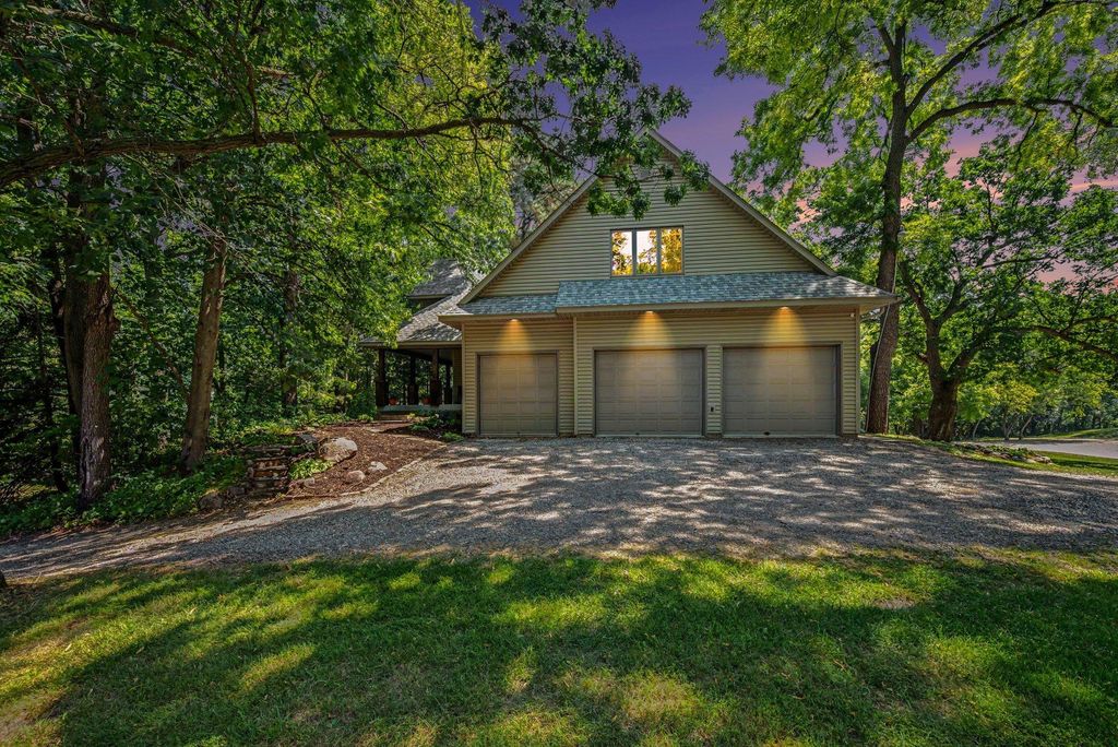 2430 Larpenteur Avenue E, Maplewood, MN 55109