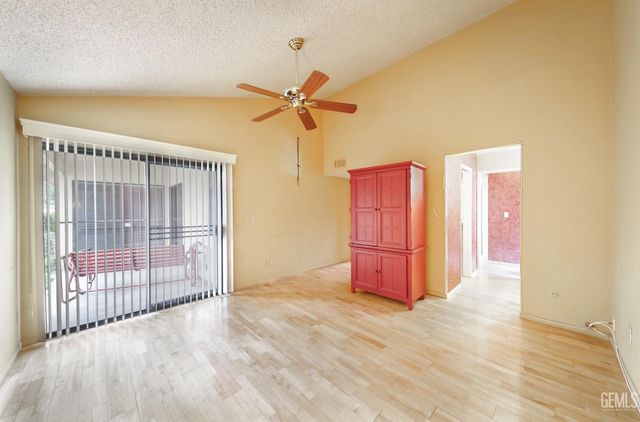 1000 Olive Drive 7, Bakersfield, CA 93308