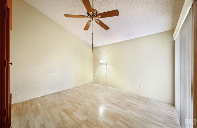 1000 Olive Drive 7, Bakersfield, CA 93308