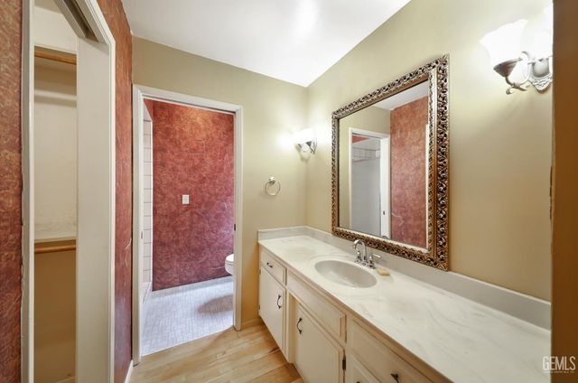 1000 Olive Drive 7, Bakersfield, CA 93308