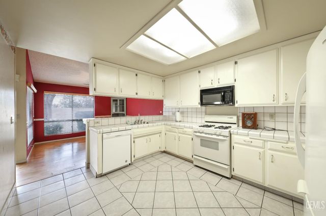 1000 Olive Drive 7, Bakersfield, CA 93308