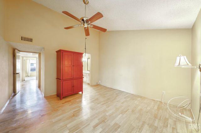 1000 Olive Drive 7, Bakersfield, CA 93308