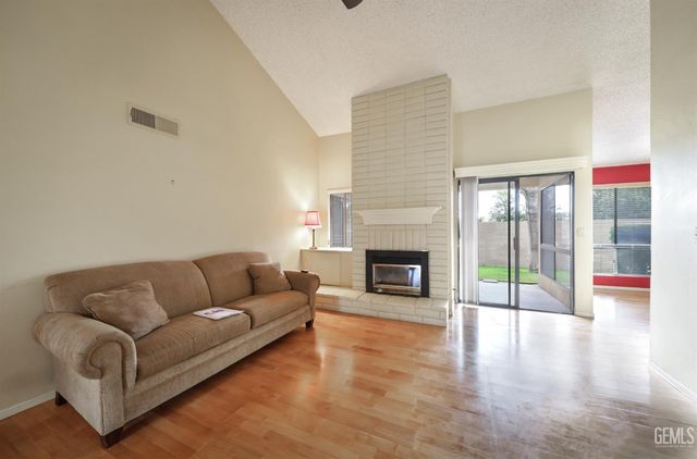 1000 Olive Drive 7, Bakersfield, CA 93308