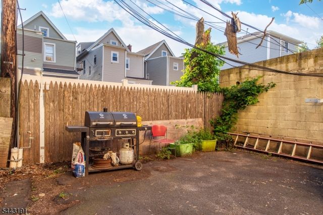 23 S 17Th St, East Orange City, NJ 07018