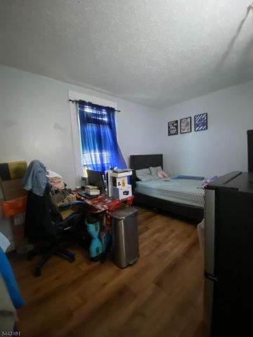23 S 17Th St, East Orange City, NJ 07018