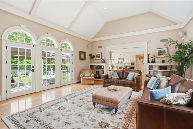 205 Pleasant St, Norwell, MA 02061
