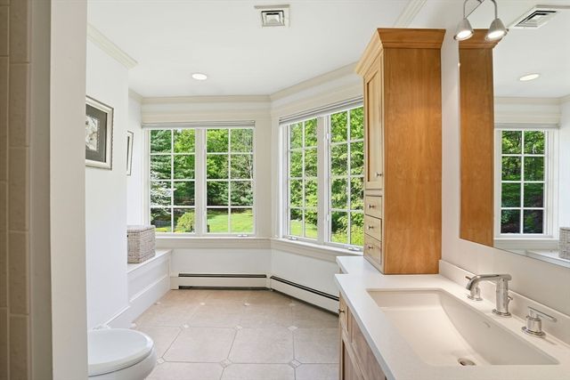 205 Pleasant St, Norwell, MA 02061