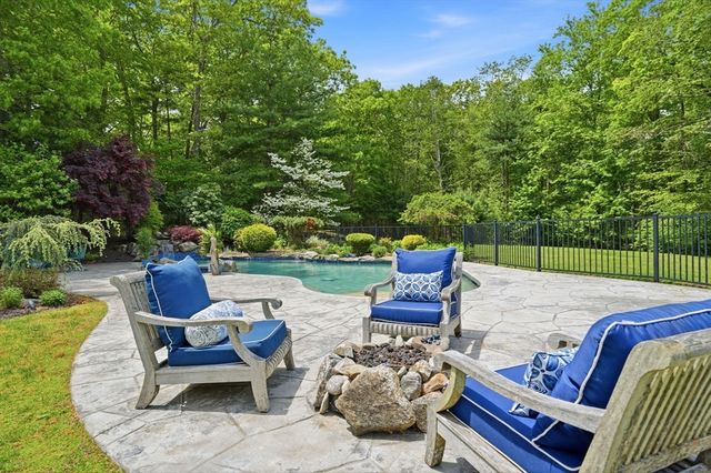 205 Pleasant St, Norwell, MA 02061