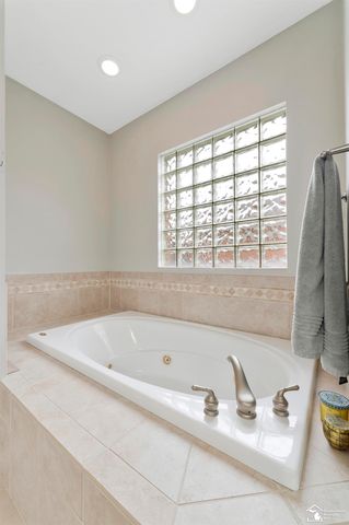 785 Saint James Park Avenue, Monroe, MI 48161