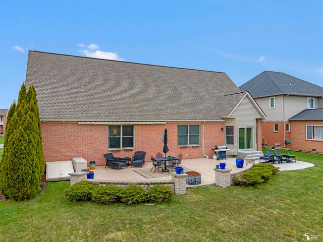 785 Saint James Park Avenue, Monroe, MI 48161