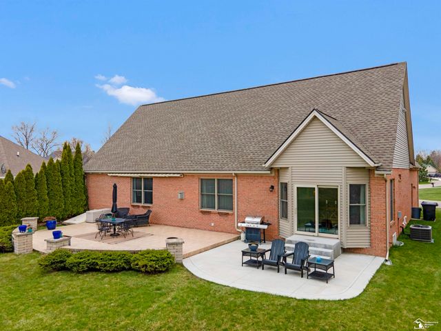 785 Saint James Park Avenue, Monroe, MI 48161