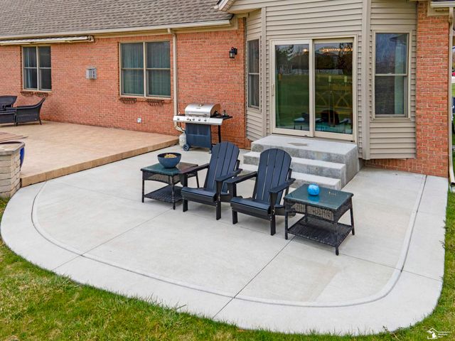 785 Saint James Park Avenue, Monroe, MI 48161