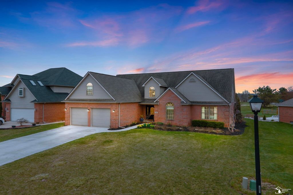 785 Saint James Park Avenue, Monroe, MI 48161