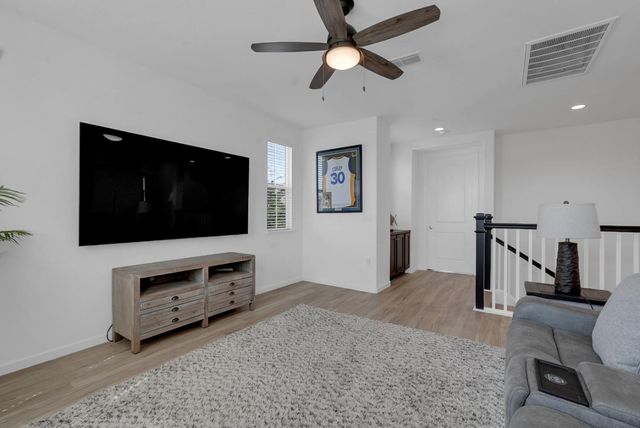 2447 Marina Dr, Lathrop, CA 95330