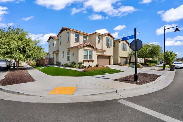 2447 Marina Dr, Lathrop, CA 95330