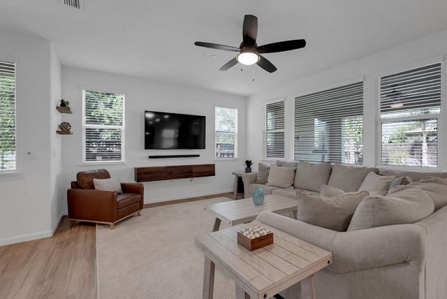 2447 Marina Dr, Lathrop, CA 95330