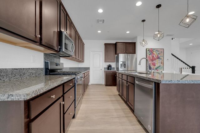 2447 Marina Dr, Lathrop, CA 95330