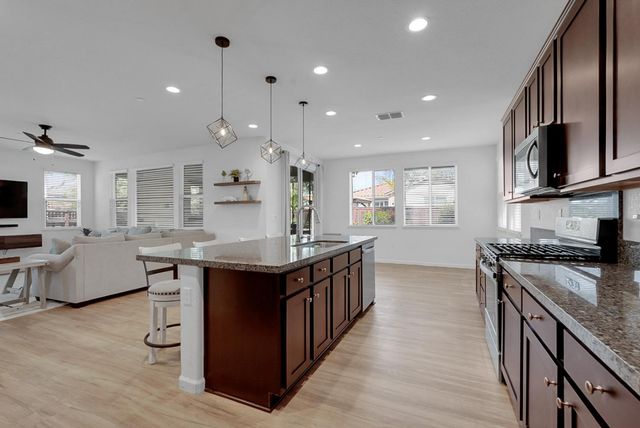 2447 Marina Dr, Lathrop, CA 95330