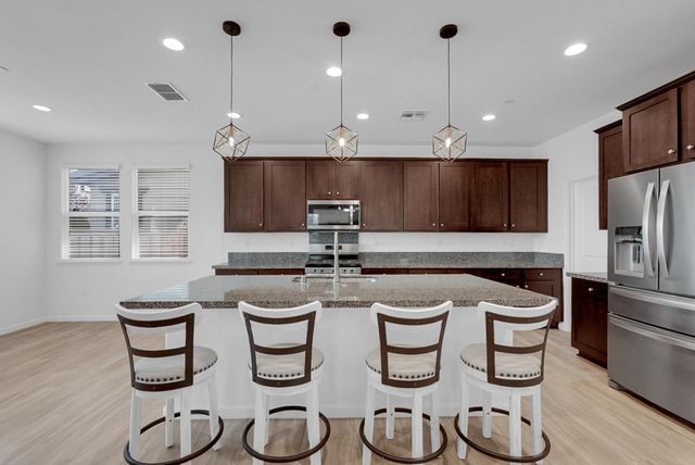 2447 Marina Dr, Lathrop, CA 95330