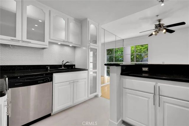 1401 S Bentley 203, Los Angeles, CA 90025