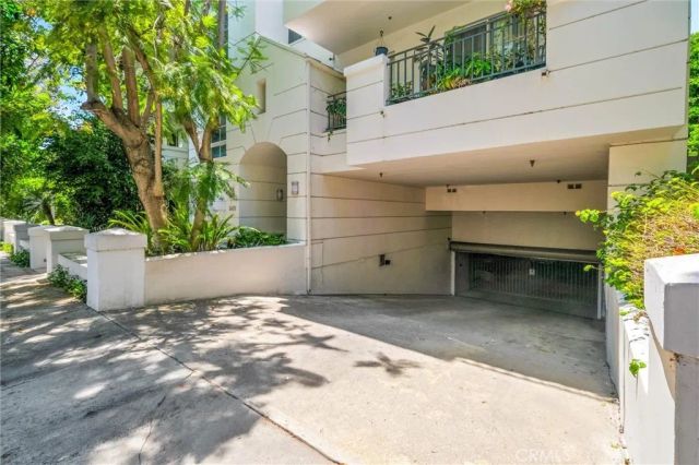 1401 S Bentley 203, Los Angeles, CA 90025