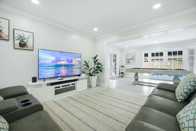 2740 SE 7th Street, Pompano Beach, FL 33062