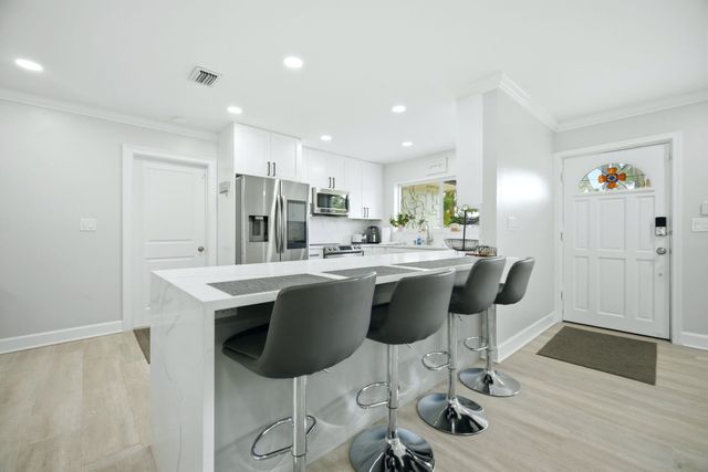 2740 SE 7th Street, Pompano Beach, FL 33062