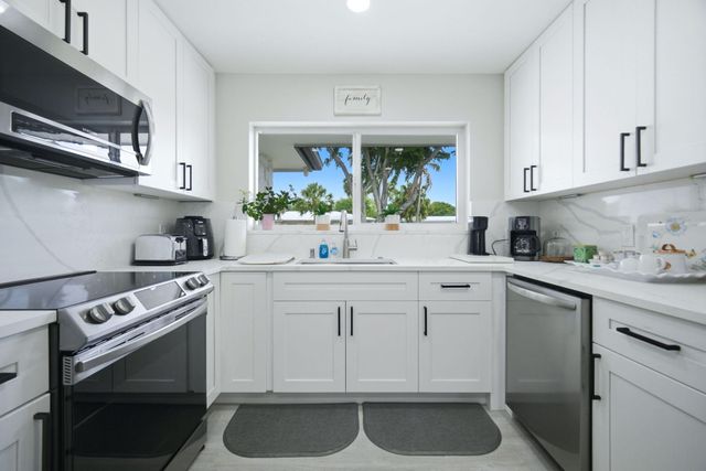 2740 SE 7th Street, Pompano Beach, FL 33062