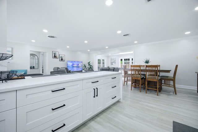 2740 SE 7th Street, Pompano Beach, FL 33062