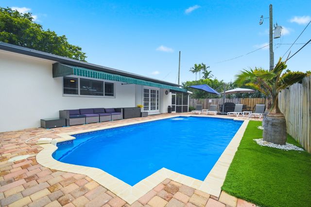 2740 SE 7th Street, Pompano Beach, FL 33062