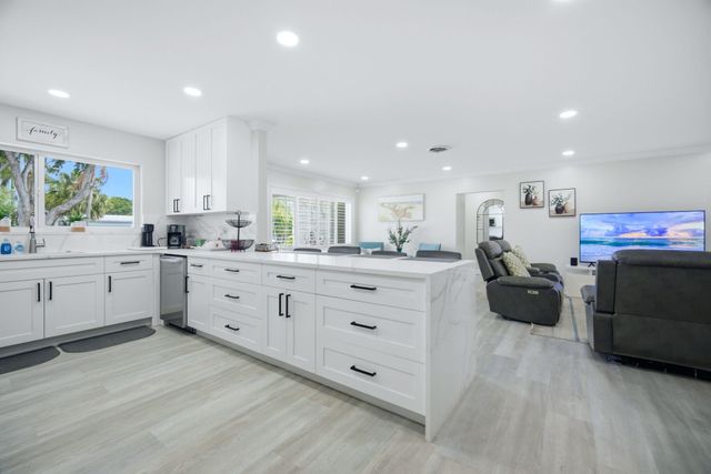 2740 SE 7th Street, Pompano Beach, FL 33062