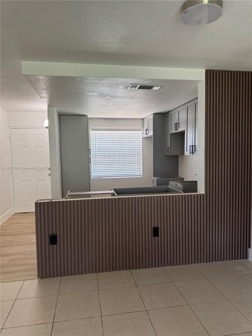 2828 Jackson Street I3, Fort Myers, FL 33901