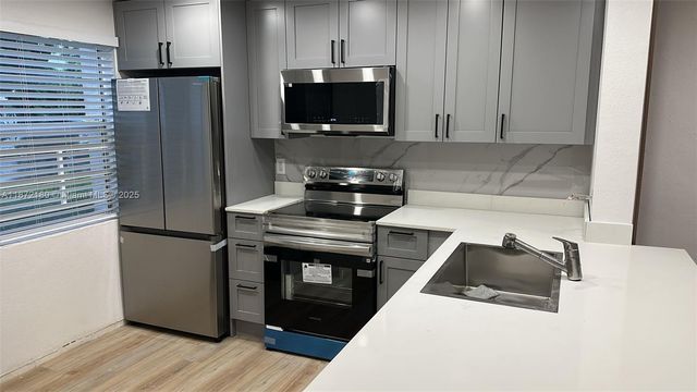 2828 Jackson Street I3, Fort Myers, FL 33901