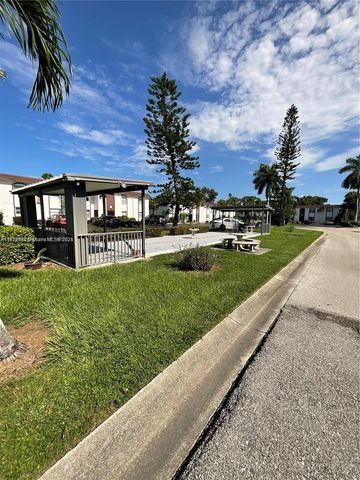 2828 Jackson Street I3, Fort Myers, FL 33901