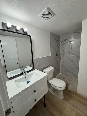 2828 Jackson Street I3, Fort Myers, FL 33901