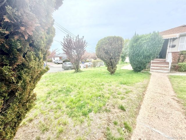 22518 S CONDUIT Avenue, Springfield Gardens, NY 11413