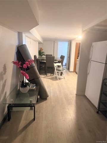 22518 S CONDUIT Avenue, Springfield Gardens, NY 11413