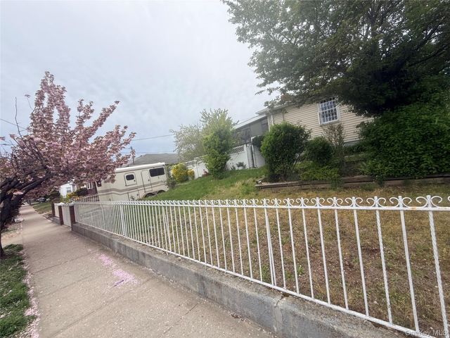 22518 S CONDUIT Avenue, Springfield Gardens, NY 11413