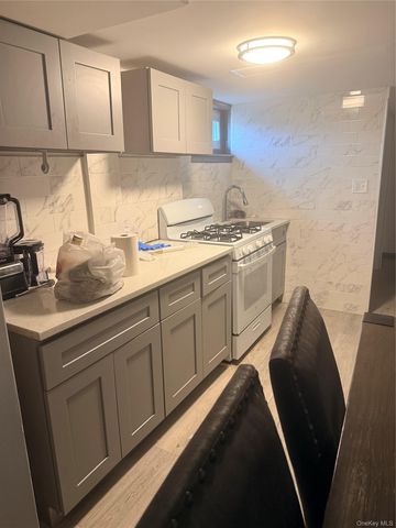 22518 S CONDUIT Avenue, Springfield Gardens, NY 11413