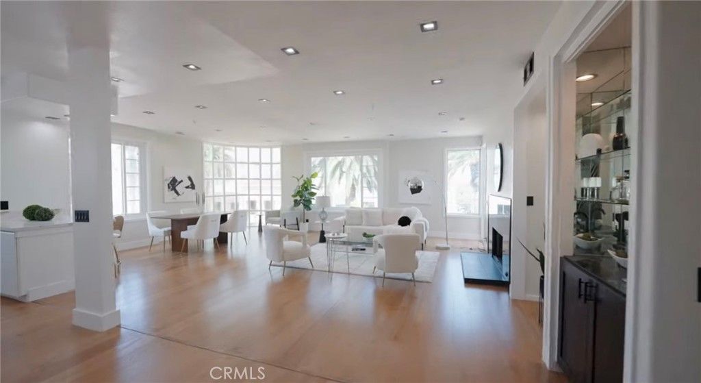 117 N Gale PH 5, Beverly Hills, CA 90211 — exterior