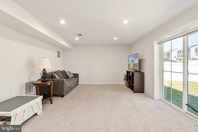 497 BRIDGEPOINT DR, Fredericksburg, VA 22405