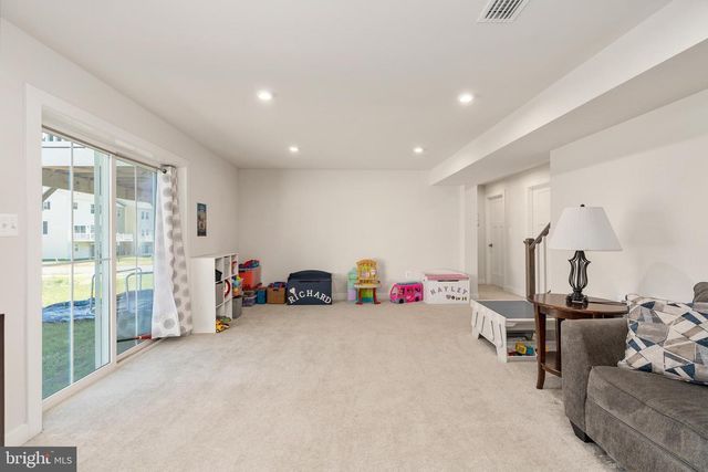 497 BRIDGEPOINT DR, Fredericksburg, VA 22405