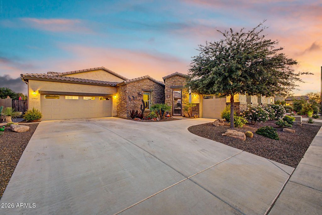 17913 W REDWOOD Lane, Goodyear, AZ 85338