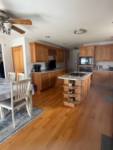 7324 W Braemar Lane, Frankfort, IL 60423