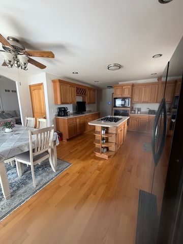 7324 W Braemar Lane, Frankfort, IL 60423